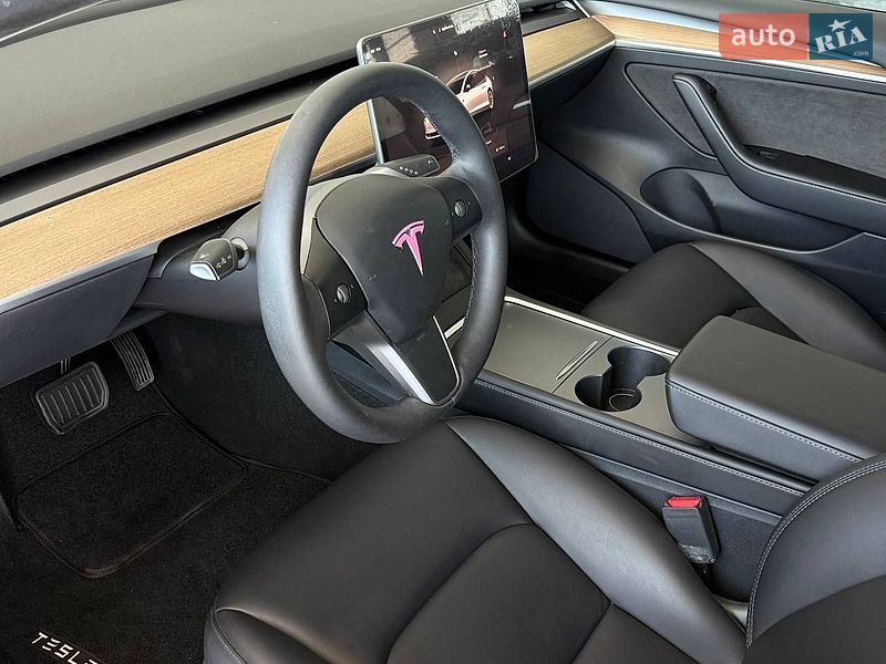 Седан Tesla Model 3 2023 в Одессе