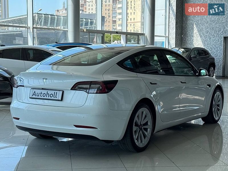 Седан Tesla Model 3 2023 в Одессе
