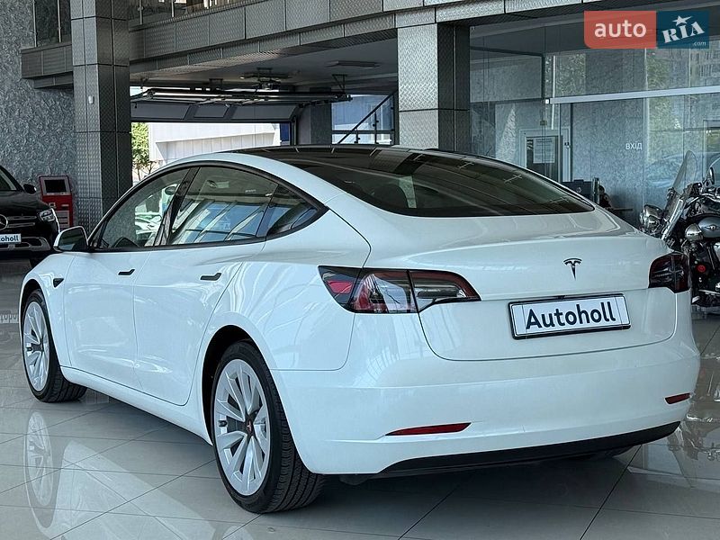 Седан Tesla Model 3 2023 в Одессе