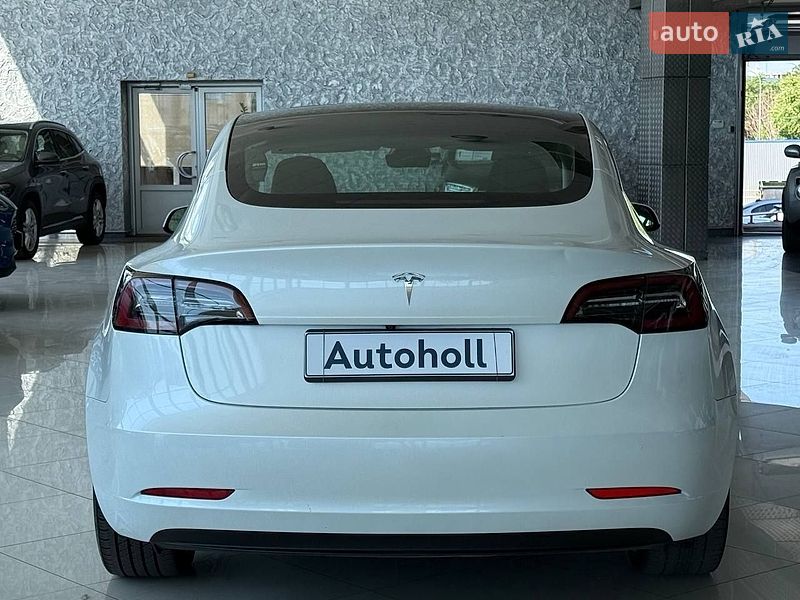 Седан Tesla Model 3 2023 в Одессе