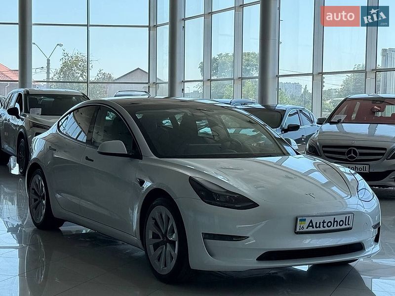Седан Tesla Model 3 2023 в Одессе