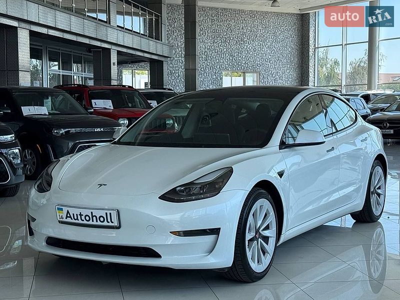 Седан Tesla Model 3 2023 в Одессе