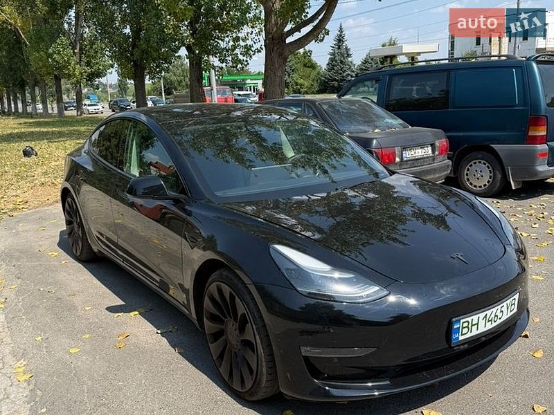 Седан Tesla Model 3 2023 в Іванівці