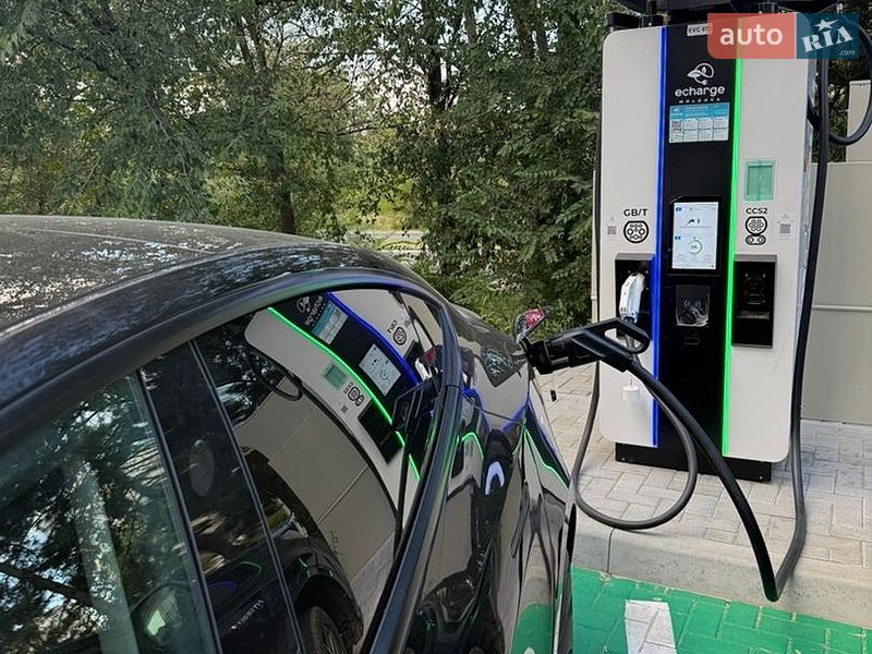 Седан Tesla Model 3 2023 в Іванівці