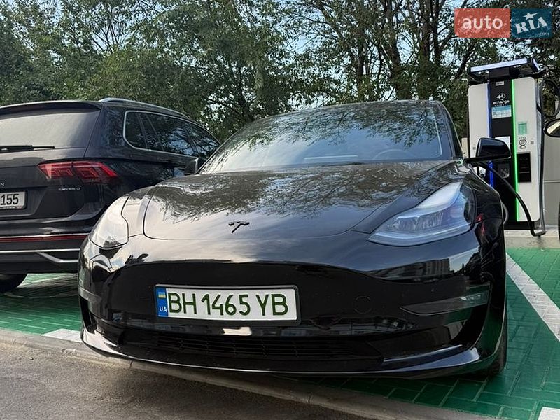 Седан Tesla Model 3 2023 в Іванівці
