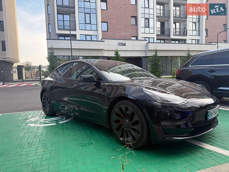 Седан Tesla Model 3 2023 в Іванівці