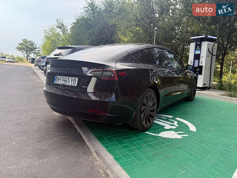 Седан Tesla Model 3 2023 в Іванівці