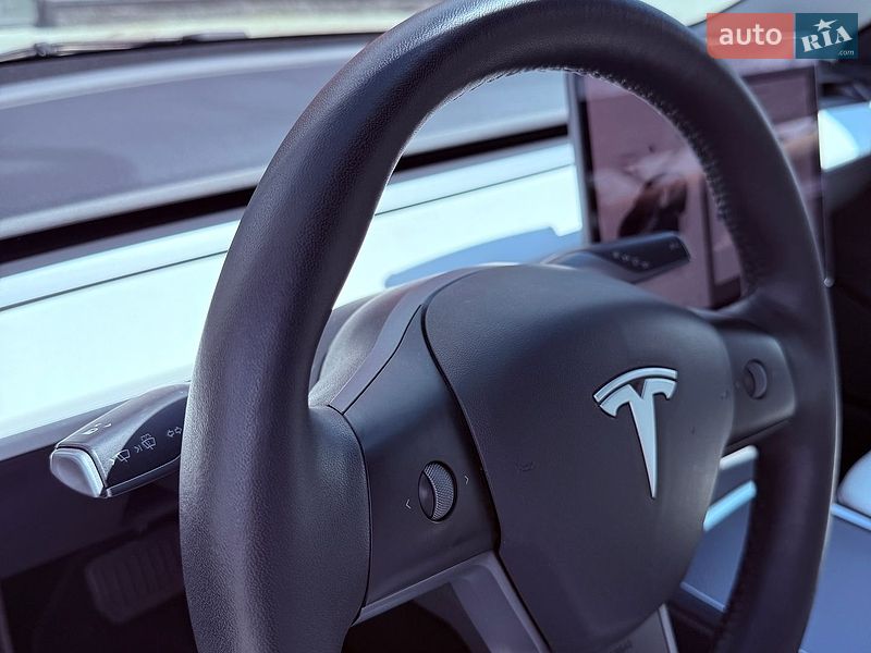 Седан Tesla Model 3 2022 в Львове