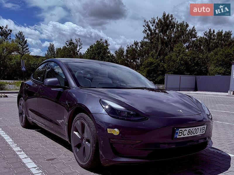 Седан Tesla Model 3 2022 в Львове