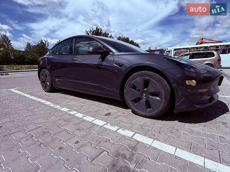 Седан Tesla Model 3 2022 в Львове