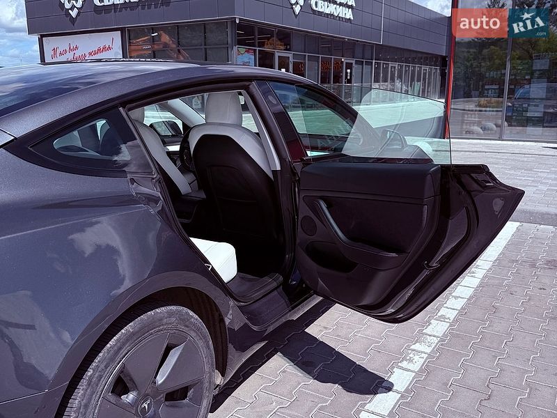 Седан Tesla Model 3 2022 в Львове
