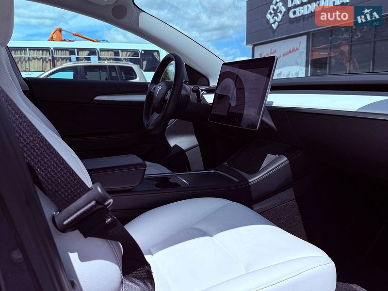 Седан Tesla Model 3 2022 в Львове