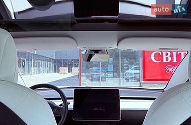 Седан Tesla Model 3 2022 в Львове