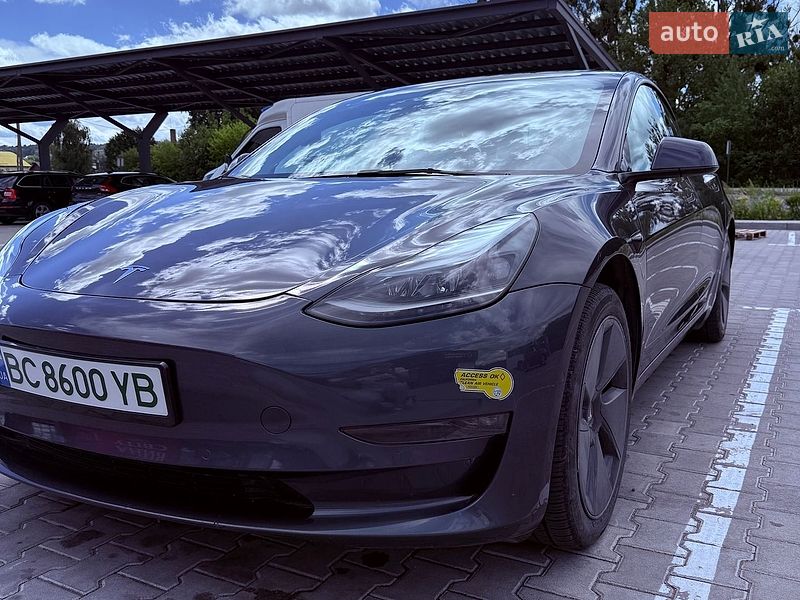 Седан Tesla Model 3 2022 в Львове