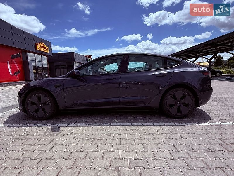 Седан Tesla Model 3 2022 в Львове