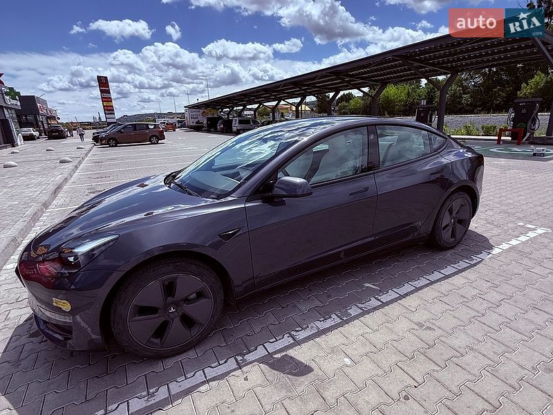 Седан Tesla Model 3 2022 в Львове