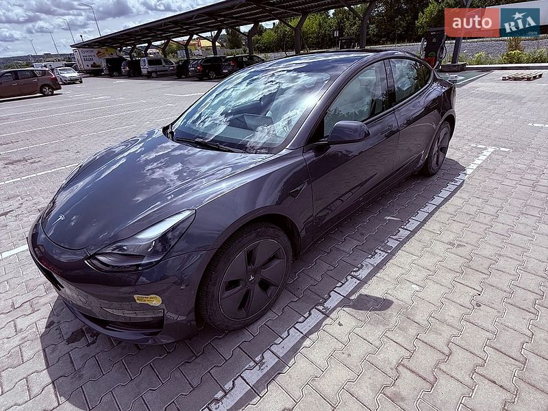Седан Tesla Model 3 2022 в Львове