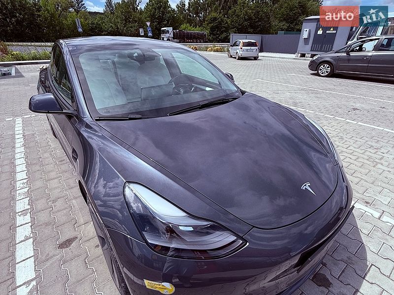 Седан Tesla Model 3 2022 в Львове