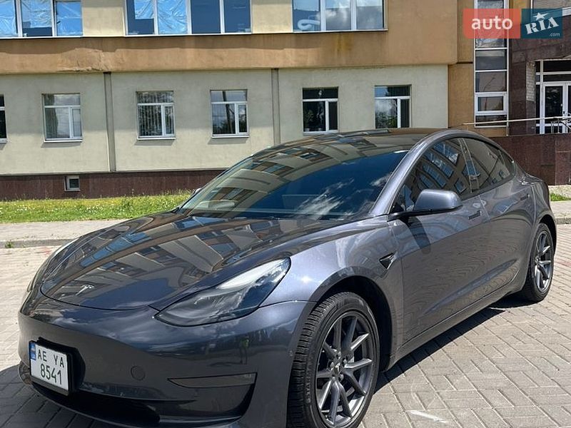 Седан Tesla Model 3 2022 в Черкасах