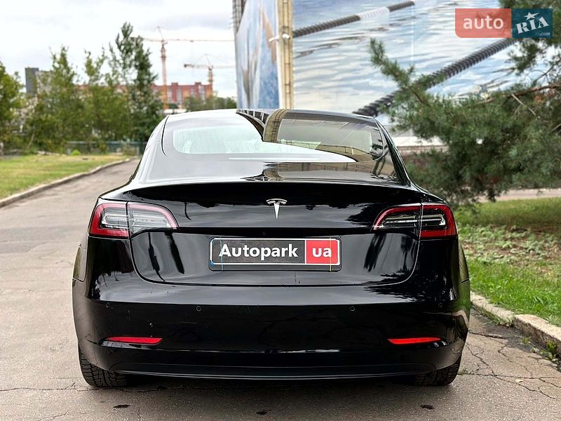 Седан Tesla Model 3 2018 в Вінниці