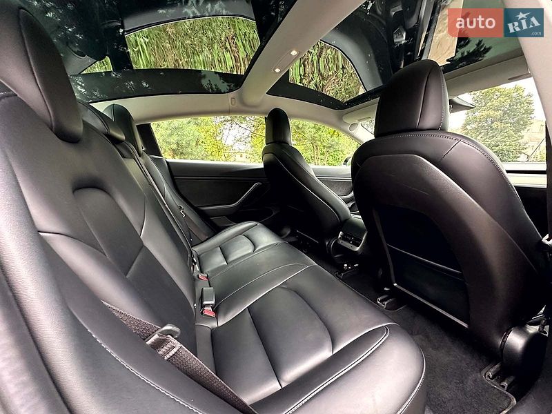 Седан Tesla Model 3 2018 в Вінниці