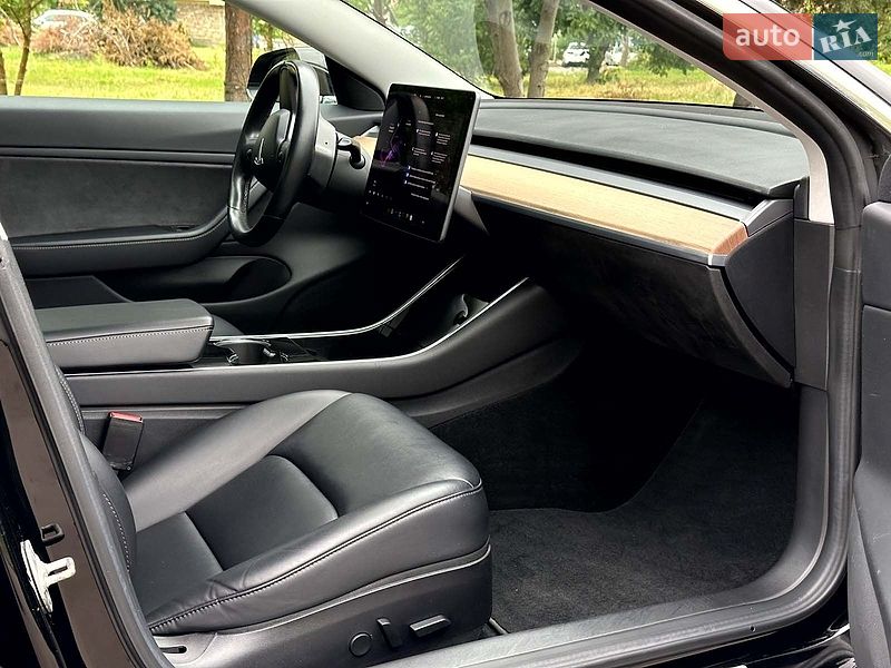Седан Tesla Model 3 2018 в Вінниці