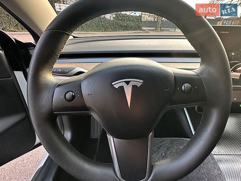 Седан Tesla Model 3 2019 в Одесі