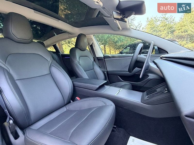 Седан Tesla Model 3 2024 в Дрогобичі