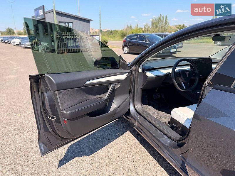 Седан Tesla Model 3 2021 в Кривом Роге