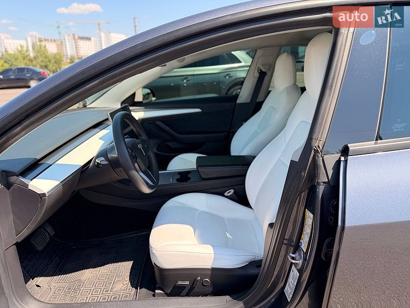 Седан Tesla Model 3 2021 в Кривом Роге