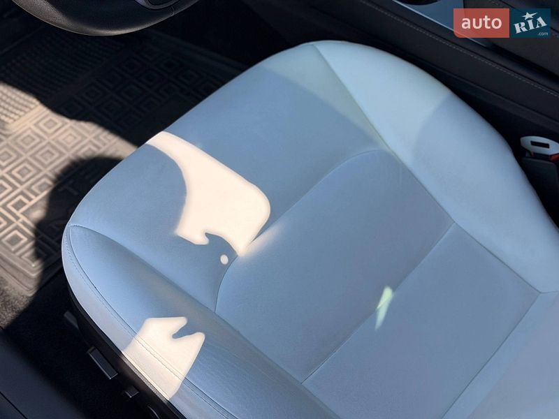 Седан Tesla Model 3 2021 в Кривом Роге