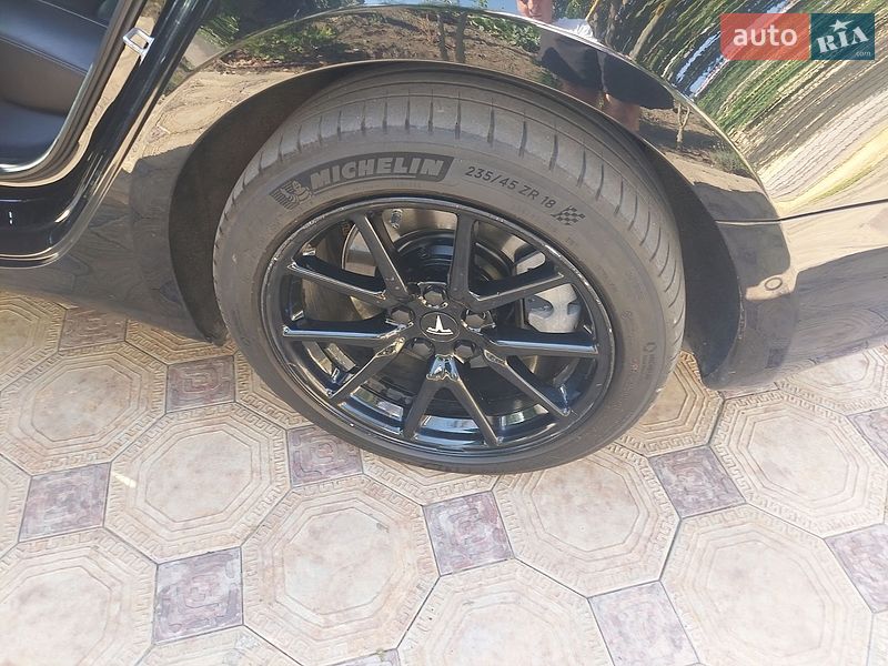 Седан Tesla Model 3 2018 в Одессе