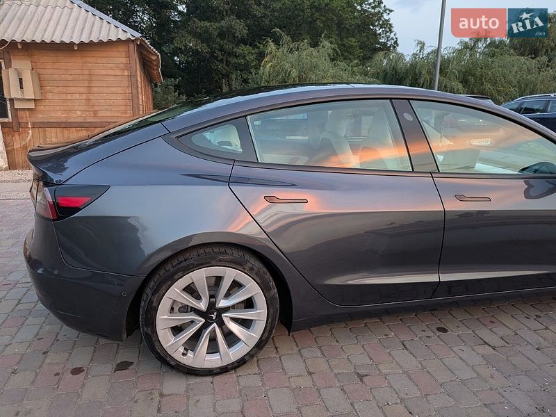 Седан Tesla Model 3 2020 в Ивано-Франковске