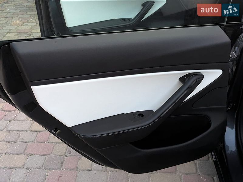 Седан Tesla Model 3 2020 в Ивано-Франковске