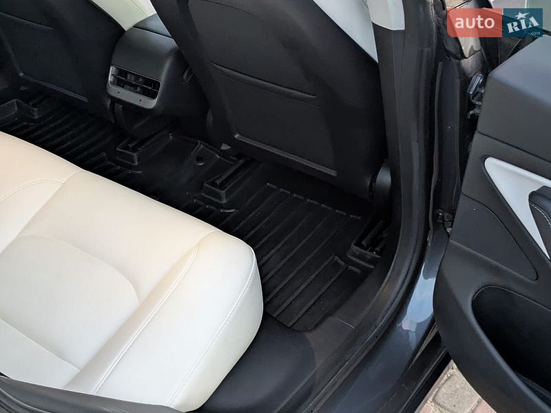 Седан Tesla Model 3 2020 в Ивано-Франковске