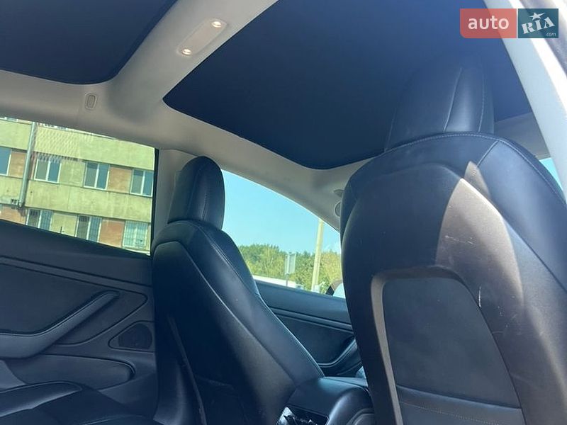 Седан Tesla Model 3 2019 в Львові