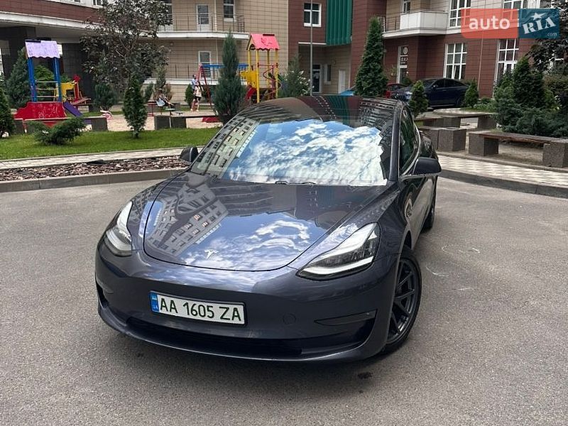 Седан Tesla Model 3 2018 в Києві