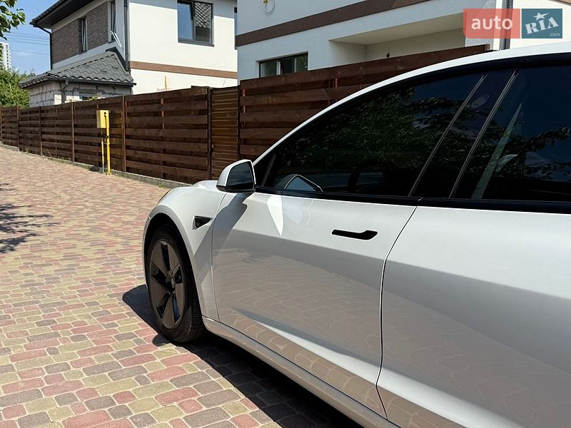 Седан Tesla Model 3 2023 в Києві