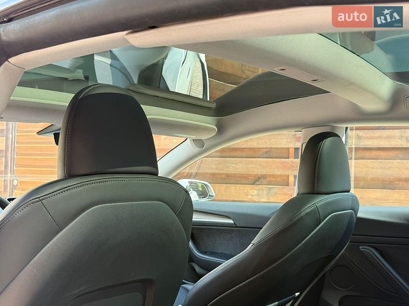 Седан Tesla Model 3 2023 в Києві