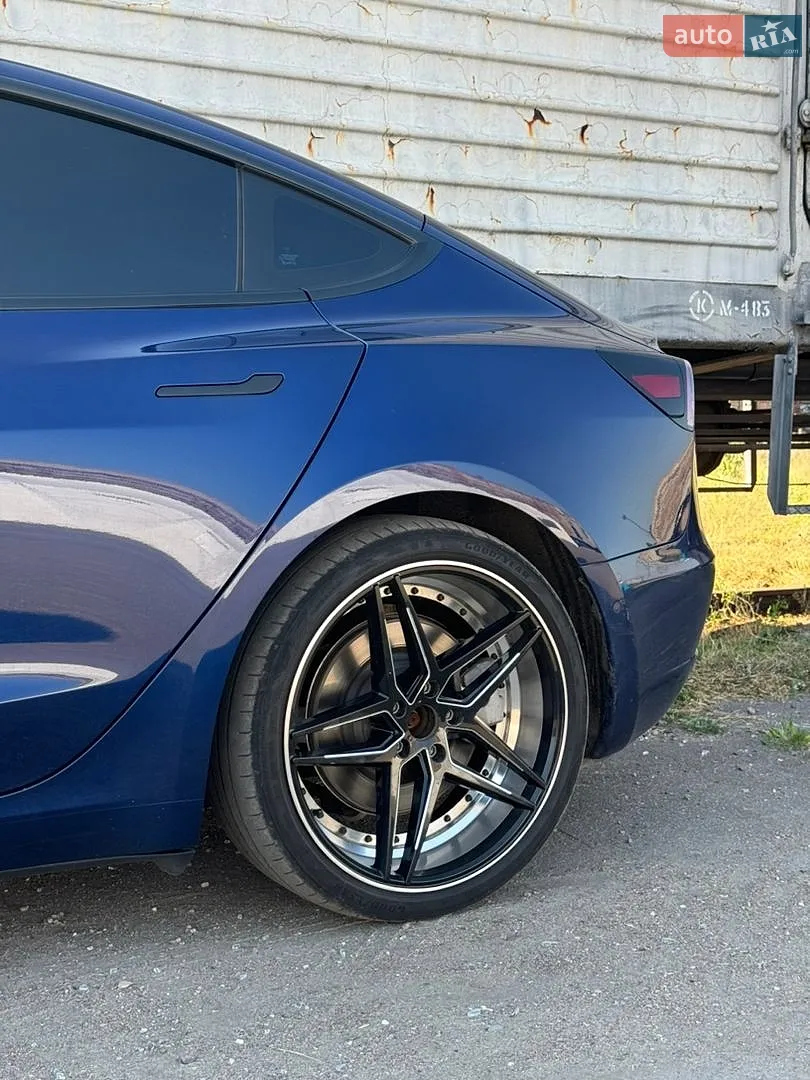 2018 Tesla Model 3 - фото 1