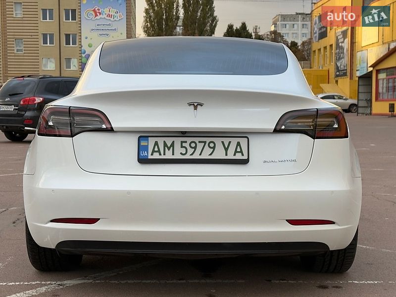 Седан Tesla Model 3 2020 в Житомире