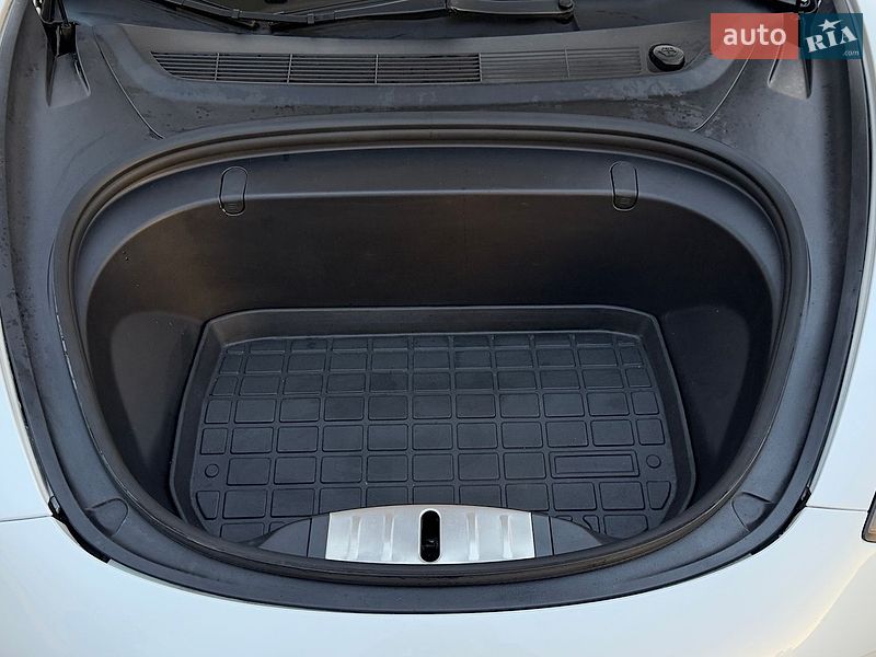 Седан Tesla Model 3 2020 в Житомире