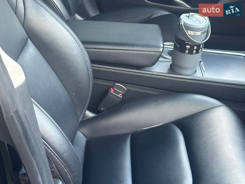 Седан Tesla Model 3 2021 в Львові