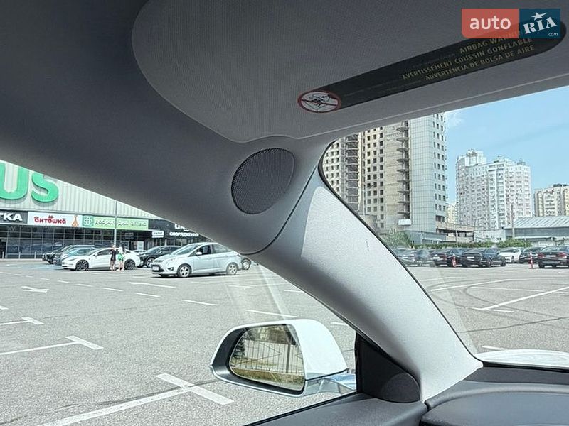 Седан Tesla Model 3 2019 в Києві