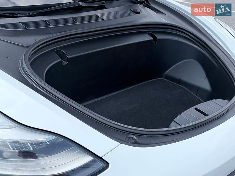 Седан Tesla Model 3 2019 в Києві