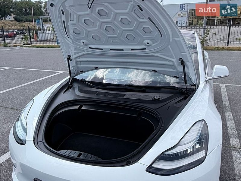 Седан Tesla Model 3 2019 в Києві