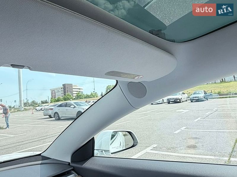 Седан Tesla Model 3 2019 в Киеве