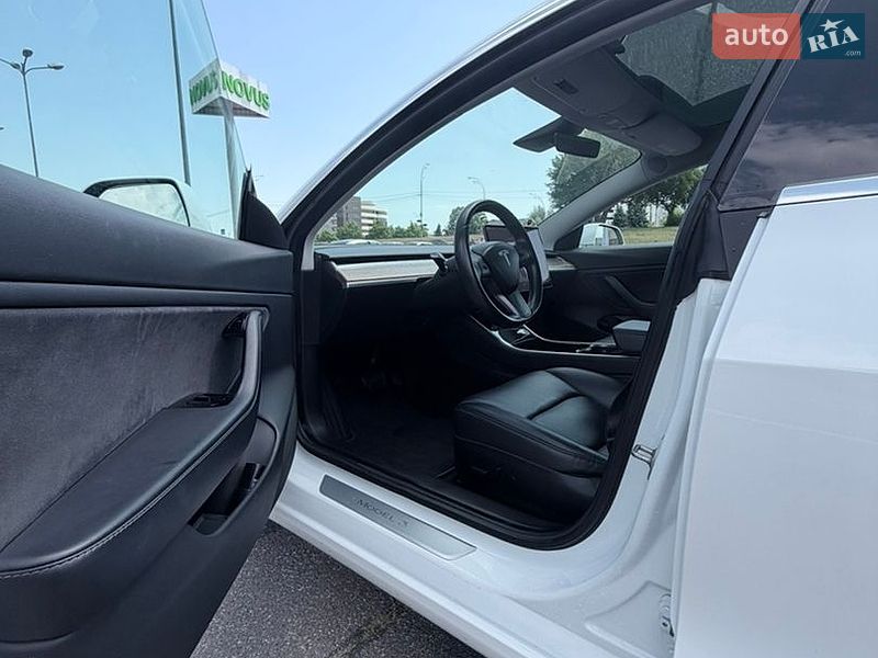 Седан Tesla Model 3 2019 в Києві