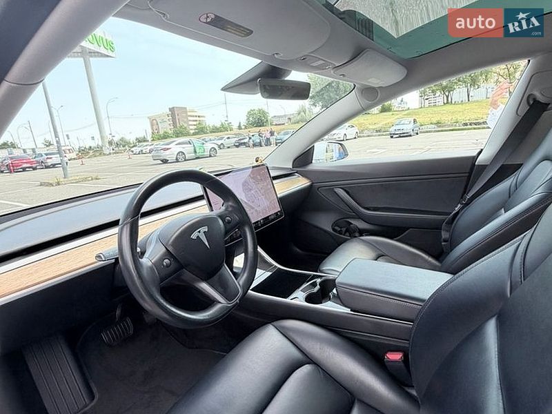 Седан Tesla Model 3 2019 в Києві