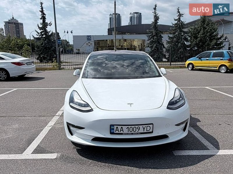 Седан Tesla Model 3 2019 в Києві